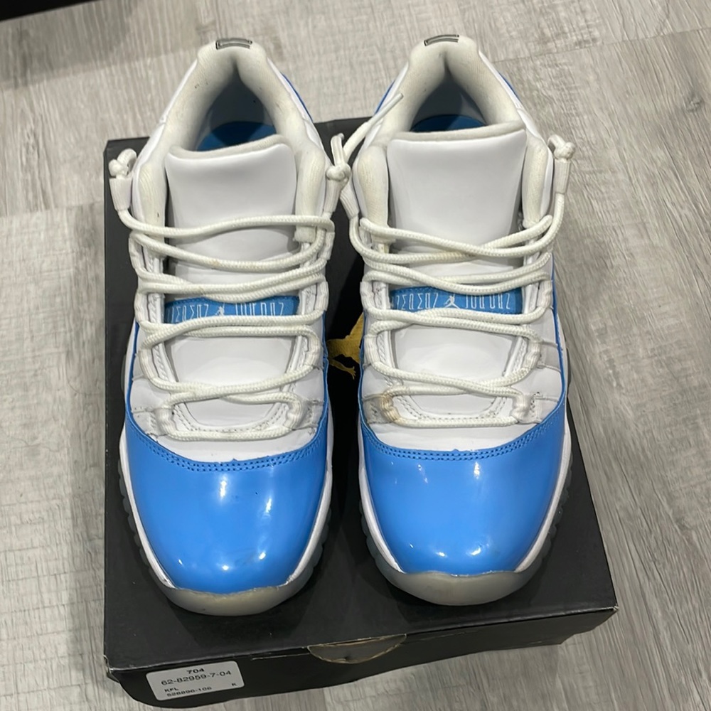 Jordan 11 low blue/white